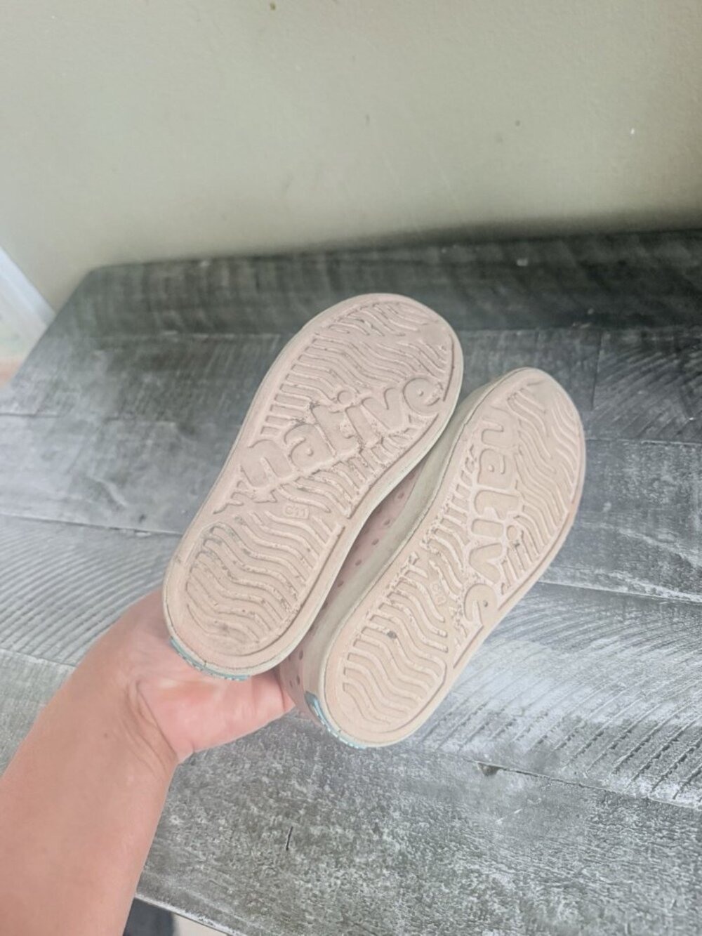 Native Jefferson Girls Shoes Size C11 Sneaker Water Shoes Lightweight Milk Pink - Picture 5 of 5